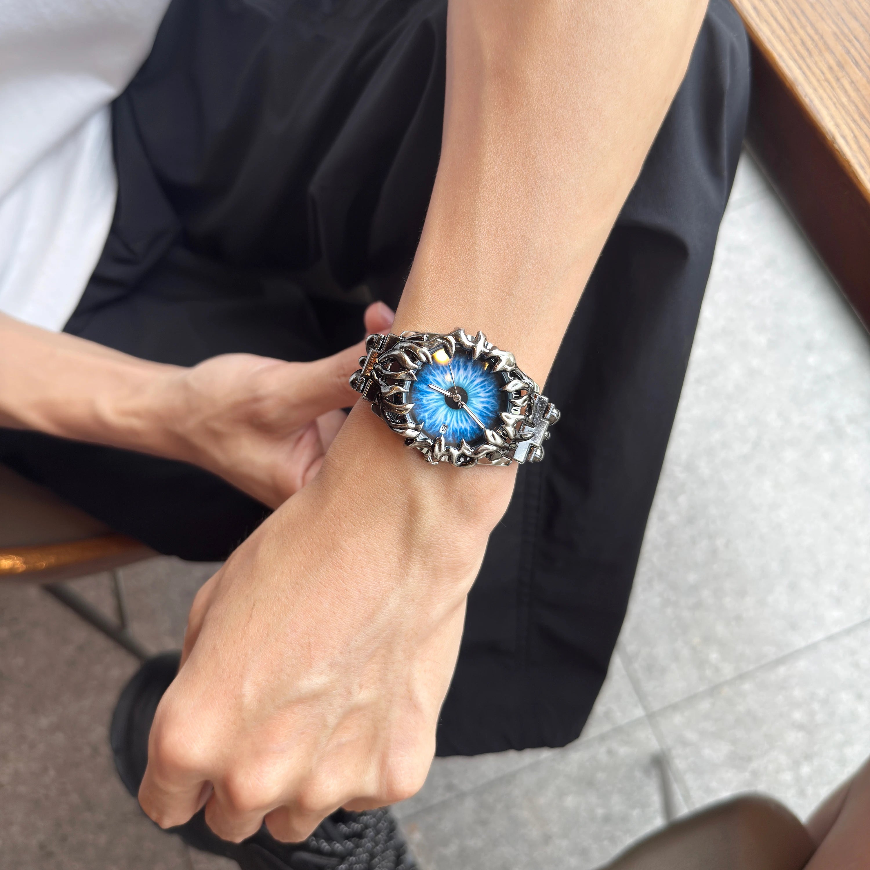 Luxury y2k Fashion Spiked Watch Alabaster Cool Street Style Demon Claw Shape Dial Unique Design Men Quartz Watch reloj hombre