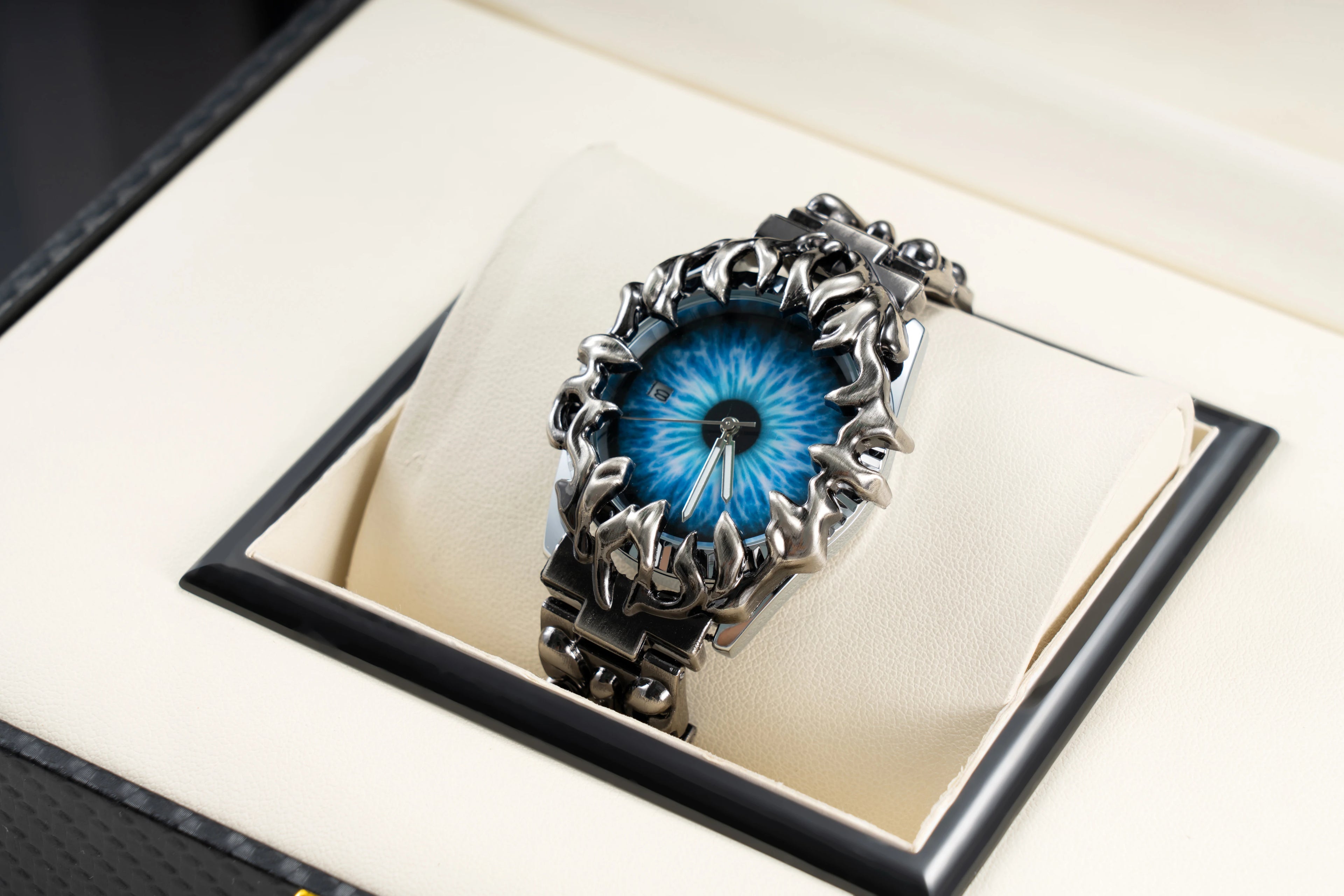 Luxury y2k Fashion Spiked Watch Alabaster Cool Street Style Demon Claw Shape Dial Unique Design Men Quartz Watch reloj hombre