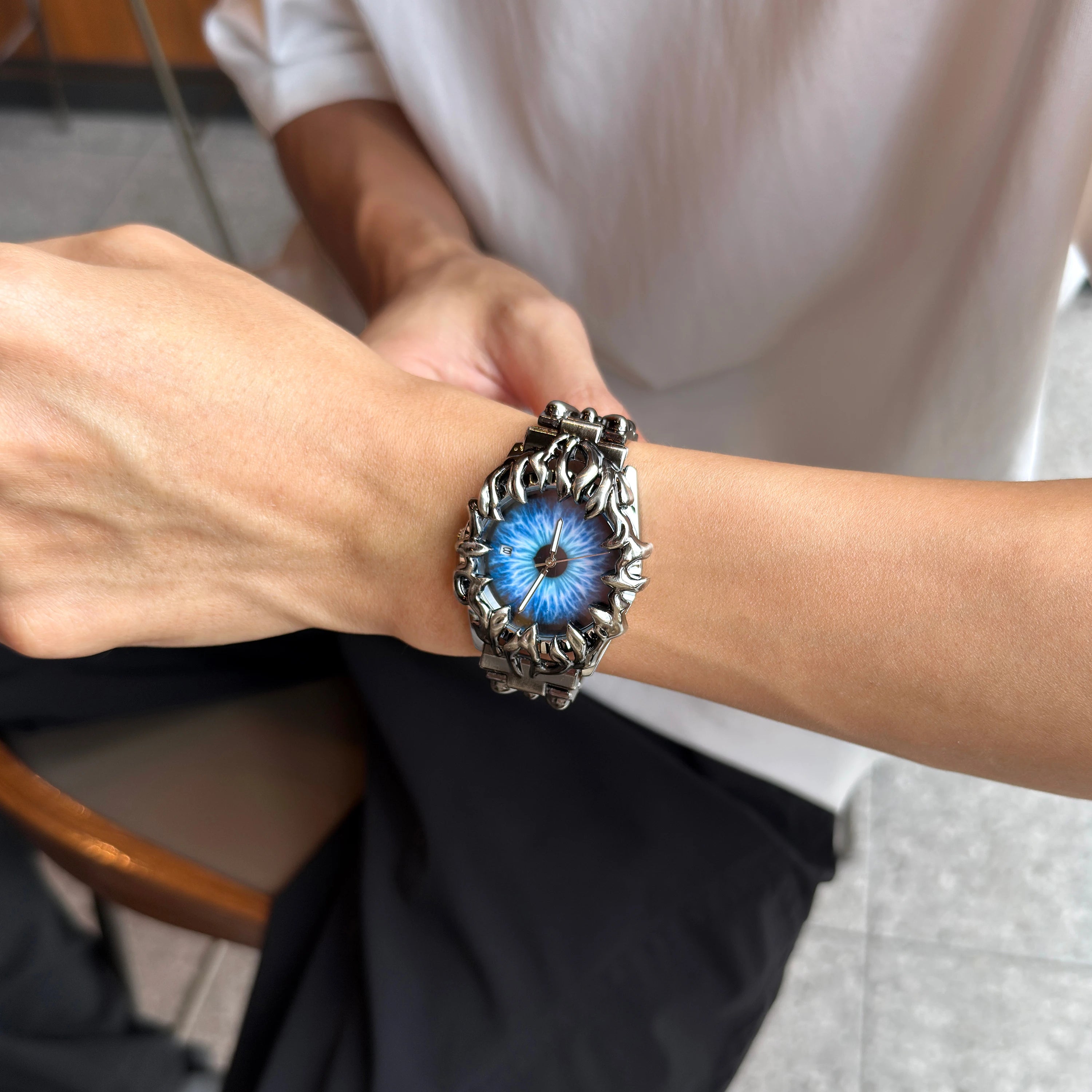 Luxury y2k Fashion Spiked Watch Alabaster Cool Street Style Demon Claw Shape Dial Unique Design Men Quartz Watch reloj hombre